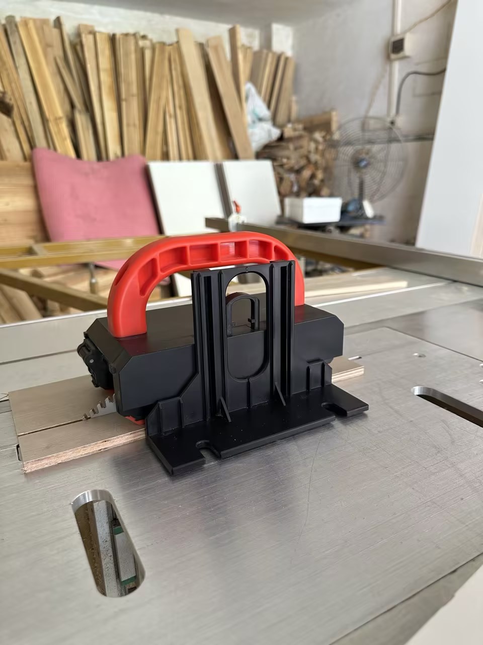 Router Table Insert - Bloque de empuje ajustable para sierra